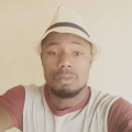 Bonsoir, je suis un black et j'en suis fier alors si tu crois que je mords, je te dis tout simplement que tu te leurres j'ai un coeur qui peut aussi aimé..alors je suis disponible pou