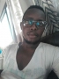 Jeune homme simple sympathique, souriant, aimant en quête de compagnie et plus 