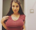 Souriante , Et sensuelle Souriante , Et sensuelle