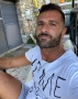 Je suis un homme calme qui n'aime pas les prises de tête. Je suis un homme calme qui n'aime pas les prises de tête.