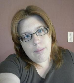 Bonjour, étant sourde, je fais peu de rencontres dans la vie réelle, je suis là pour discuter et faire connaissance. N'hésitez pas à m'écrire.