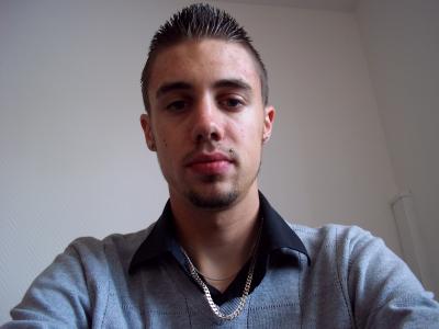 Boujour à tous le monde ;)
Je suis une jeune homme de 22ans.
Je suis qq un qui aime avancer dans la vie je ne revient jamais en arrière.
j ai des projets, de l'ambition pour les mettre en Boujour à tous le monde ;)
Je suis une jeune homme de 22ans.
Je suis qq un qui aime avancer dans la vie je ne revient jamais en arrière.
j ai des projets, de l'ambition pour les mettre en