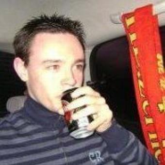 Ayant marre du célibat, je recherche quelqu'un qui pourrait m'en sortir, quelqu'un ayant le sens de l'humour, ne se prenant pas au sérieux mais sur qui on peut compter, quelqu 