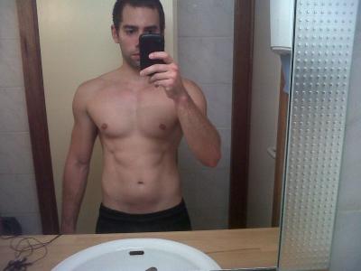 Je suis né au Venezuela, j'ai 24 ans. J'habite à Bruxelles depuis un an, et j'ai décidé de déménager ici parce que mon père m'a donné la nationalité espagnole,puisqu'