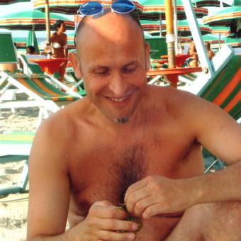 bonjour, j'adore le monde latino, la salsa et la bachata...Je suis non fumeur et non buveur...à bientôt  didier2312@yahoo.fr