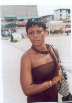 jeune fille ivoirienne agée de 30 ans et je suis douce tendre affectueuse serieuse sincere franche honnete calme timide 
