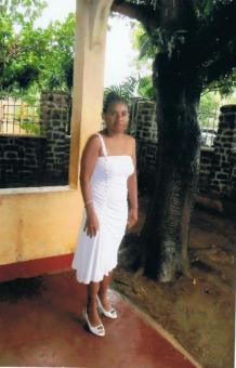 je suis une femme malgache de 45 ans sans enfant et je vis a Madagascar, je suis une femme sérieuse honnête sincère,
qui cherche a fonder une famille, et qui aime la vie de famille,
