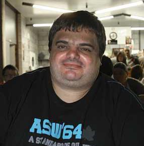 Je m'appelle Christophe j'ai 44 ans. Je suis célibataire sans enfant. Je suis quelqu'un de très doux, gentil, affectueux, attentionné, très tactile et bisous, honnête et sincère..
