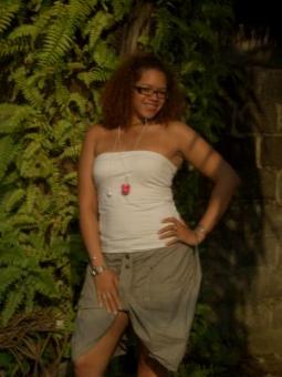 Moi je me nomme Sabine je suis célibataire sans enfants physiquement je fais 1m72 pour 66 kg yeux noisettes jais des cheveux noirs je suis plus tôt brune.
Je suis a la recherche de l âme sœur une