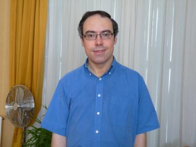 je m'appelle frank j'ai 44 ans je suis célibataire sans enfants je ne fume pas et ne bois pas je suis employé de bureau je suis un garçon sensible affectueux doux gentil fidéle réserver