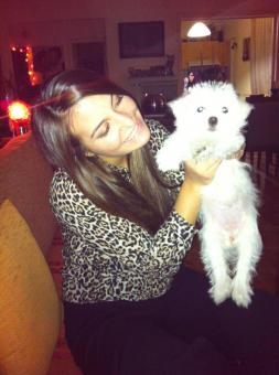 Je suis une femme ouverte et honnête qui traite tout le monde avec respect. Mes amis disent souvent que je n'ai jamais rencontré un étranger et j'ai faire des amis facilement.Je crois que