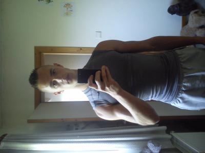 je suis ici pour trouver l'amour pas de plan cul debile pour les fille serieuse de Namur voila pour faire connaisance ou mon face kevin ghyoot 0493746254