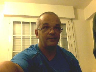 TENDRE SYMPA A LA FOIS RESERVE ET PLEIN D'HUMOUR PASSIONNE DE RANDONNEE CHERCHE COMPAGNE POUR PARTAGER AMOUR ET PASSION