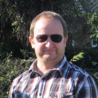 vlot in de omgang, sociaal, vriendelijk, op zoek naar vriendin(nen) met benefits, romantisch, verwen graag en geef graag massages