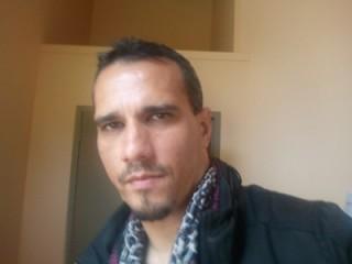 S il  faut se presenter  je suis un garcon de 41 ans  avec pas mal  d expériences ..  je ne cherche  plus l ame sœur depuis  longtemps , je  veux  des rencontres  cool    ,, torrides  , sensuelles  