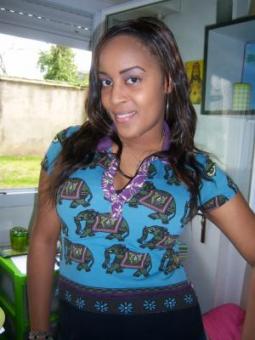 A l& quête d'un homme doux, adorable,gentil compréhensif avec qui consacrer le bout de chemin qui me reste a vivre pour une relation fondé la complicité ainsi que la simplicité quant a m