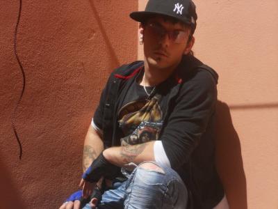 aime les femme fort et fidelle et quelle soi gentille
