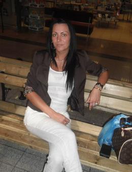 A little description about myself, I am a simple, fun loving, outgoing person. I enjoy Family life and the home is important to me.I am a loyal, sincere person with a great sense of humor. A nice girl