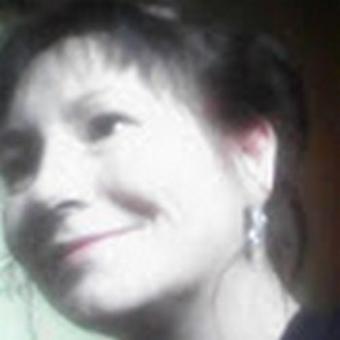 Toujours égale à moi-même, quoiqu'il arrive, naturelle, vraie, tendre, ouverte au dialogue, veux encore croire à l'amour sincère, sans tricherie ni mensonge, l'amour vrai tout simp