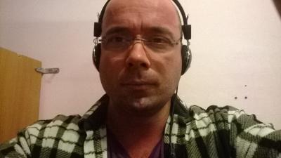 on me demande souvent pourquoi je ne suis encore mari&eacute;.......