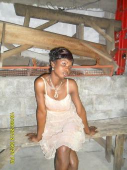 Bonsoir, moi c est sandrine jeune etudiante simple calme qui recherche du serieux,suis franche et honnette.
je ne mord pas !