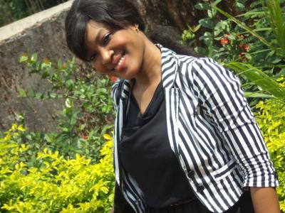 Je me prénom, Rokia, Jeune femme africaine, âgé de 30 ans, Célibataire, Et je vie avec une vie de 6 ans qui es ma fille, Et qui ce prénom, Nanou, Et je suis a la recherche d'une  belle relat