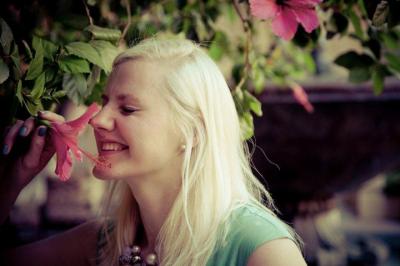 Je me prénomme georgina , je suis une jeune femme blonde de 28 ans ; celibataire sans enfants, normal de forme  faisant 168cm , je suis généreuse, intelligente , sociable , j'aime mes semblabl