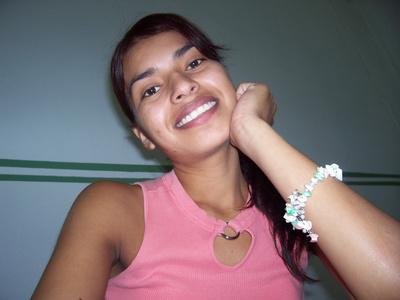 Je suis une personne de nature simple tendre cultivé intelligente qui aime la vie a sa  juste valeur.
Je  souhaite rencontré un homme attentionnée aimable  pour combler ce vide  que jais  en moi d