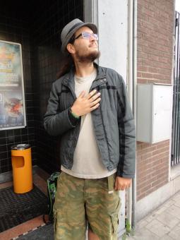 Je suis un gars ouvert , entier et sociable qui sait se montrer attentionné et à l écoute et qui aime profiter des bonnes choses sans trop en abuser ... si vous voulez en savoir p Je suis un gars ouvert , entier et sociable qui sait se montrer attentionné et à l écoute et qui aime profiter des bonnes choses sans trop en abuser ... si vous voulez en savoir p