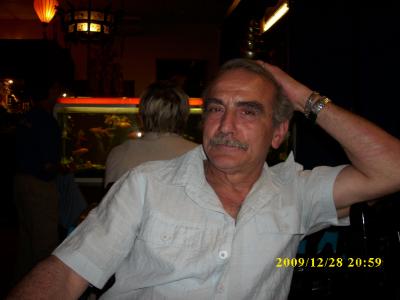 Je suis un homme respectueux doux tendre gentil sincère adorable et sympa.
je ne supporte pas de léser les autres et je ne fais jamais à l'autre ce que je ne voudrais pas qu'on me fasse.