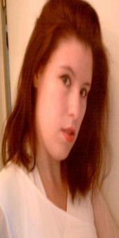 jeune femme de 28 ans, cherche à faire des connaissances, rencontrer de nouvelles personnes. 
je recherche un mec entre 27-36 ans simple et toujours souriant, pour devenir ami et même peut-être pl