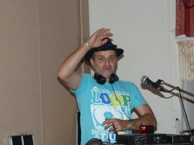 je suis dj depuis 27 ANS j'aime la vie