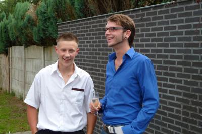 bonjour,
je suis un jeune homme de 17 an,aimerais bien faire connaissance avec des jeunes filles,je suis cool et mord pas...
vouler vous bien faire ma connaissance pas de probleme ,

a bientot j e
