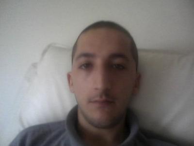 salut, je suis quelqu un de sympas et je suis ici pour faire de nouvel rancontre 