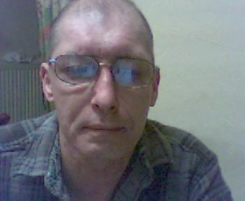 Je suis un homme de 58 ans, mesure 1m74,+- 70 kg, yeux bleu.

Homme cultivé,sociable, passionné
Passion: la recherche scientifique
Plaisir: cuisiner.
Mon rêve le plus fou: pourvoir ouvrir une 