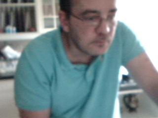 je suis portugais d origine mais je vis en France depuis maintenant 8ans
je suis veuf une fille et une petite fille de 03ans
je travaillais dans les mine d ou je suis retraité maintenant
je boss p