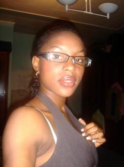 Bonjour à vous,Je me nomme Bintou   je suis  en CÔTE D'IVOIRE  , j'ai 29 ans et je suis Célibataire j ai une fille de 3ans je vie avec les parents.je prefere vivre dans la 
et j'aim