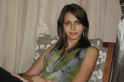 Je me prénomme Jeanne Marie 33ans, je mesure 1M87 et 73kg et j’ai les yeux Bleu et des cheveux châtains
