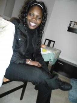 je ne cherches pas pareja pour chatear a longueur de journee ni pour faire strip tease devant un cam .la personne RESPONSABLE  ET VERIDIQUE EST BIEN VENUE.