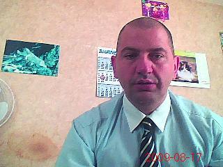 bonjour parler de soi n est pas tres evident je suis tres sociable et tres honnete je suis belge 42 ans ma plus grande qualite est ma gentilesse mon gros defaut est que je suis un peu trop timide a mo