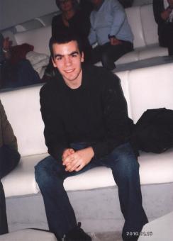 alors que dire... je suis un mec de 20 ans qui recherche des filles entre 16 et 20 ans pour amitier et plus si affinité. je suis très respectueux, sociable et fidèle. n'ésité pas a venir me 