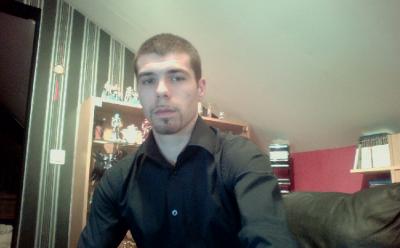 De retour de France où j'ai vécu en relation, j'ai besoin de me changé les idées et que l'on me prouve qu'on m'aime en me faisant confiance.
J'ai vraiment besoin de 