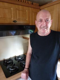 Je m’appelle Jean Pierre  , je voudrais trouvé  un amour de femme  avec qui je pourrais  partager mes opinions et essayé de retrouver un peu de bonheur  , je viens d’avoir 60 ans..   Encore en p
