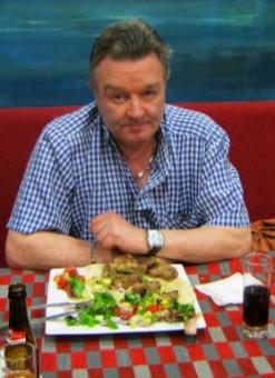 Si j'ai 63 ans, je parais la cinquantaine, me dit-on régulièrement... J'ai encore tous mes cheveux poivre et sel.Ma vie professionelle: dispatcheur dans société de taxis-courriers à Bru
